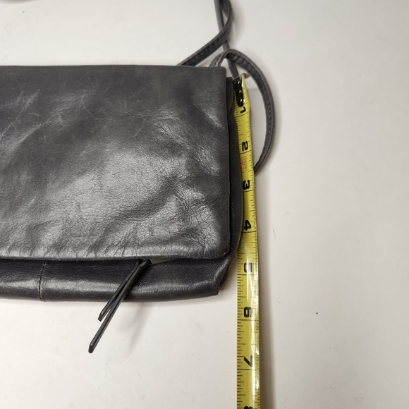 hobo grey leather distressed crossbody purse bag small compact minimalist - Picture 10 of 13